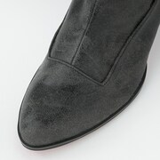 赤井秀一モデルのシューズ。