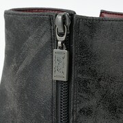 赤井秀一モデルのシューズ。