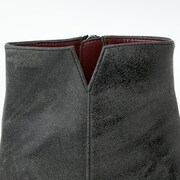 赤井秀一モデルのシューズ。