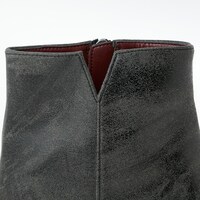 赤井秀一モデルのシューズ。