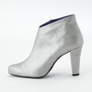 怪盗キッドモデルのシューズ。