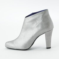 怪盗キッドモデルのシューズ。