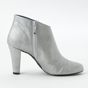 怪盗キッドモデルのシューズ。