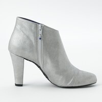 怪盗キッドモデルのシューズ。