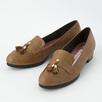 毛利蘭モデルのシューズ。