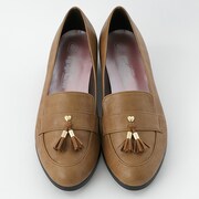 毛利蘭モデルのシューズ。