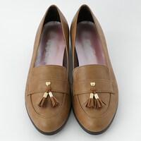 毛利蘭モデルのシューズ。