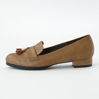 毛利蘭モデルのシューズ。