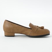 毛利蘭モデルのシューズ。