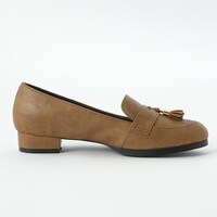 毛利蘭モデルのシューズ。