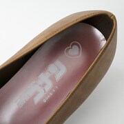 毛利蘭モデルのシューズ。