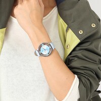 工藤新一モデルの腕時計使用例。