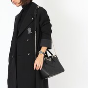 赤井秀一モデルのバッグ使用例。