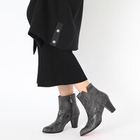 赤井秀一モデルのシューズ使用例。