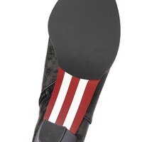 赤井秀一モデルのシューズ。