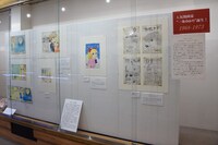 展示スペースより、雑誌デビュー当時の作品を紹介するエリア。