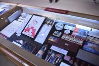 展示スペースより、「一条先生のお仕事机」のコーナー。