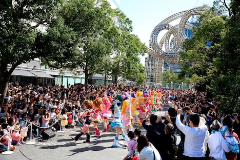 「映画HUGっと！プリキュア▽ふたりはプリキュア オールスターズメモリーズ」ダンスパレードの様子。