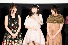 左からフェイト・T・ハラオウン役の水樹奈々、高町なのは役の田村ゆかり、八神はやて役の植田佳奈。（photo：MASA）