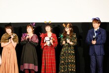 左から八神はやて役の植田佳奈、シグナム役の清水香里、ヴィータ役の真田アサミ、シャマル役の柚木涼香、ザフィーラ役の一条和矢。（photo：MASA）