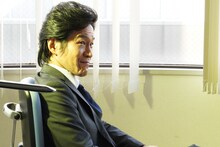 小山力也扮する石森。