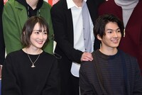 左から生駒里奈、矢部昌暉（DISH//）。