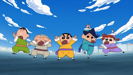 「映画クレヨンしんちゃん 爆盛！カンフーボーイズ ～拉麺大乱～」の場面カット。