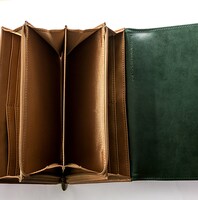 アーチャーモデルの財布。