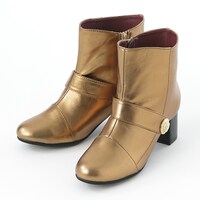 セイバーモデルのシューズ。