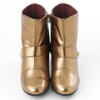 セイバーモデルのシューズ。