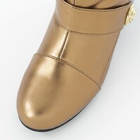 セイバーモデルのシューズ。