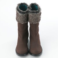 アーチャーモデルのシューズ。