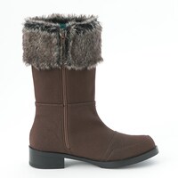 アーチャーモデルのシューズ。