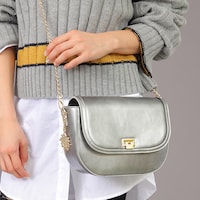 ガウェインモデルのバッグ使用例。