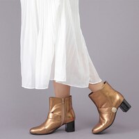 セイバーモデルのシューズ使用例。