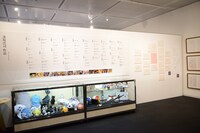 「ボンズ20周年記念展」の様子。逢坂浩司作品展示ゾーン。