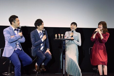 左から和牛の水田信二、川西賢志郎、松井愛莉、鈴代紗弓。(c)荒野のコトブキ飛行隊製作委員会