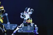 「S.H.Figuarts 仮面ライダーゲンム ゾンビアクションゲーマー レベルX-0」
