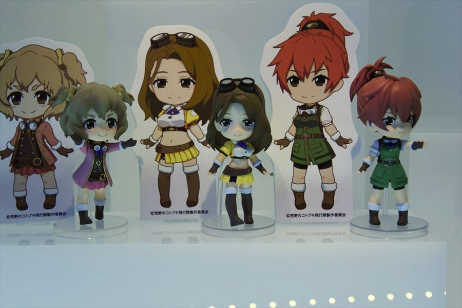 左から「Figuarts mini チカ」、「Figuarts mini ザラ」、「Figuarts mini レオナ」。
