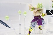 「S.H.Figuarts ブロリー -Event Exclusive Color Edition-」と「魂エフェクト ENERGY AURA -Event Exclusive Color Edition-」。