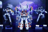 「DX超合金 VF-31S ジークフリード（アラド・メルダース機）」と「DX超合金 VF-31S ジークフリード用 アーマードパーツセット」。