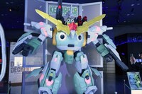 「新ケロロロボ」立像