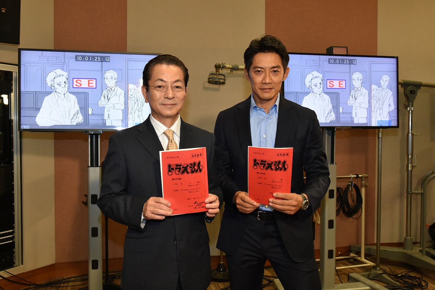 左から杉下右京役の水谷豊、冠城亘役の反町隆史。