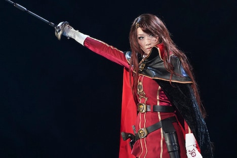 「銀河鉄道999 40周年記念作品 舞台『銀河鉄道999』～GALAXY OPERA～」の舞台写真。 撮影：源賀津己 (c)松本零士・東映アニメーション (c)舞台「銀河鉄道999」実行委員会2018