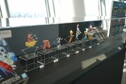 会場に展示されている「ドラゴンボール」シリーズのフィギュア。