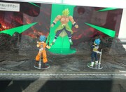 会場に展示されている「ドラゴンボール」シリーズのフィギュア。