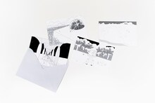 トーストで販売されている「【ポストカードセット】町田洋「二人の男は旅を終えると、岩絵の中に入っていった」（A）」。