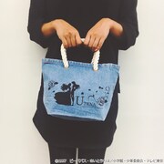 「少女革命ウテナ リバティプリント デニムロープトートバッグ」の使用例。