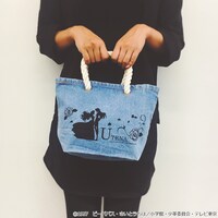 「少女革命ウテナ リバティプリント デニムロープトートバッグ」の使用例。