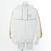 インデックスモデルのパーカー。